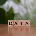Steuerberatung Reindl, Hergenröder und Partner - aneinandergereite Holzbuchstaben mit der Aufschrift DATA für Daten