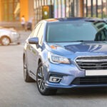 Steuerberatung Reindl, Hergenröder und Partner - Blaues Auto auf Parkplatz