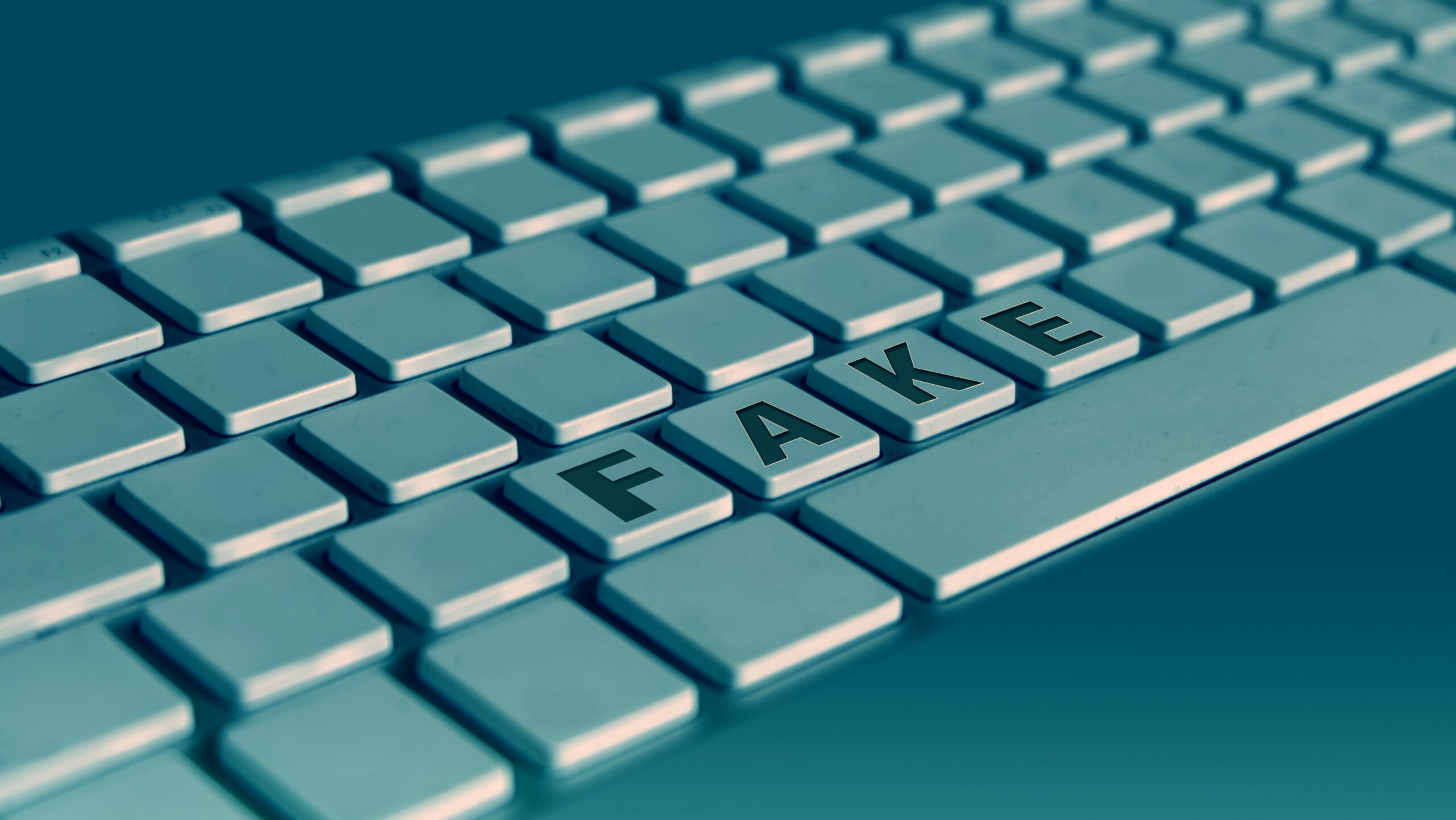 Steuerberatung Reindl, Hergenröder und Partner - Tastatur mit Schriftzug Fake