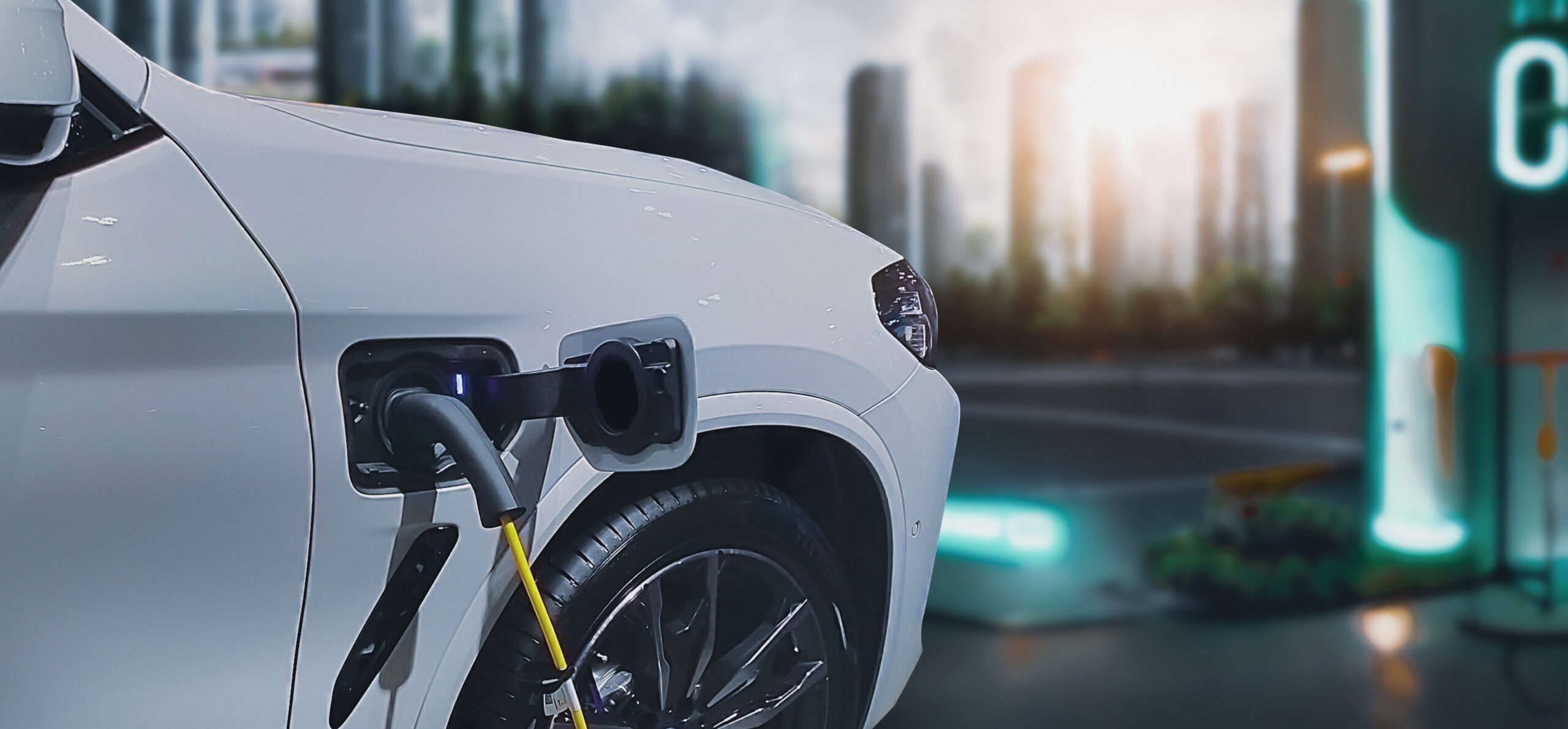 Steuerberatung Reindl, Hergenröder und Partner - Elektroauto lädt an Ladestation.
