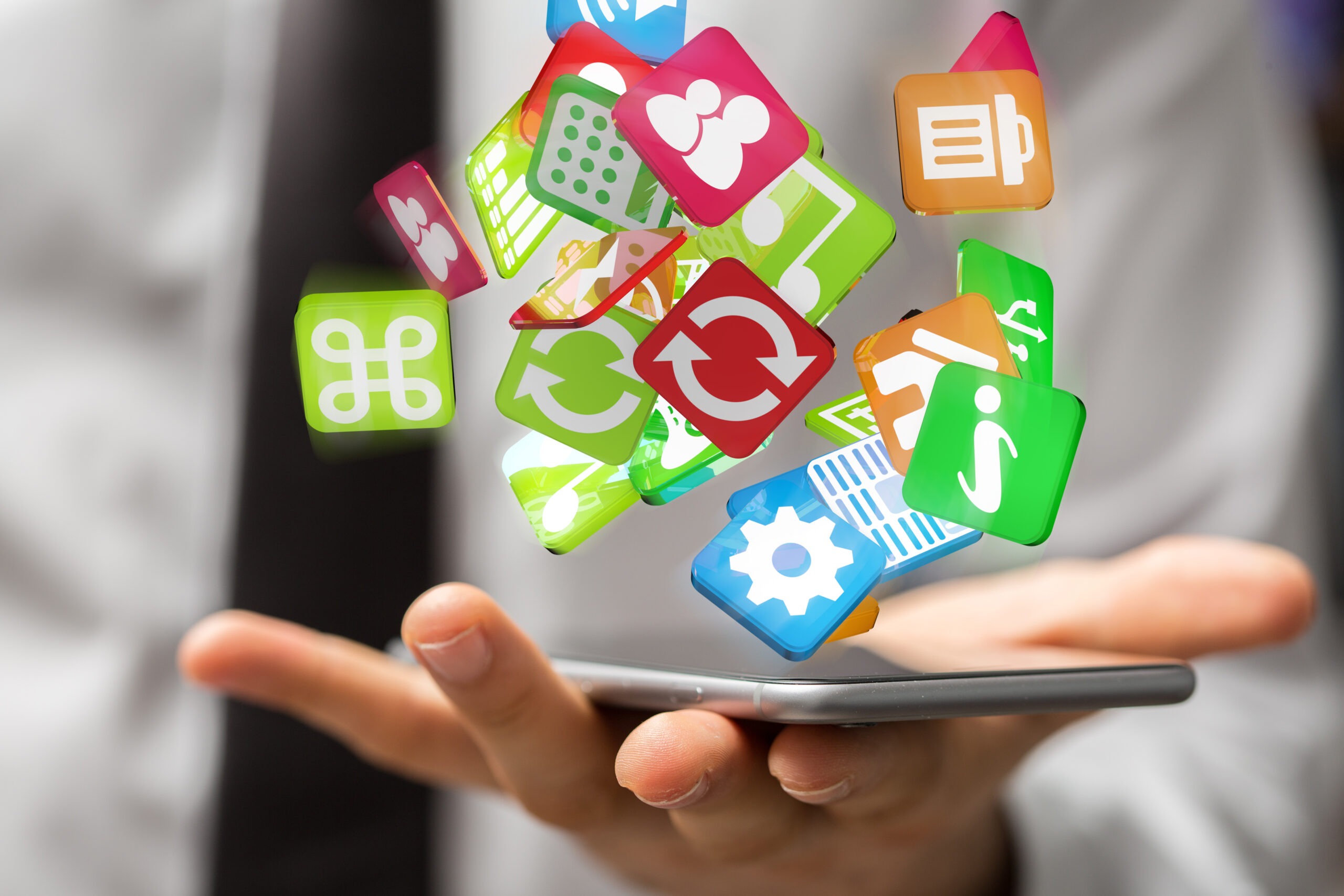 Steuerberatung Reindl, Hergenröder und Partner - App-Symbole schweben über einem Handy
